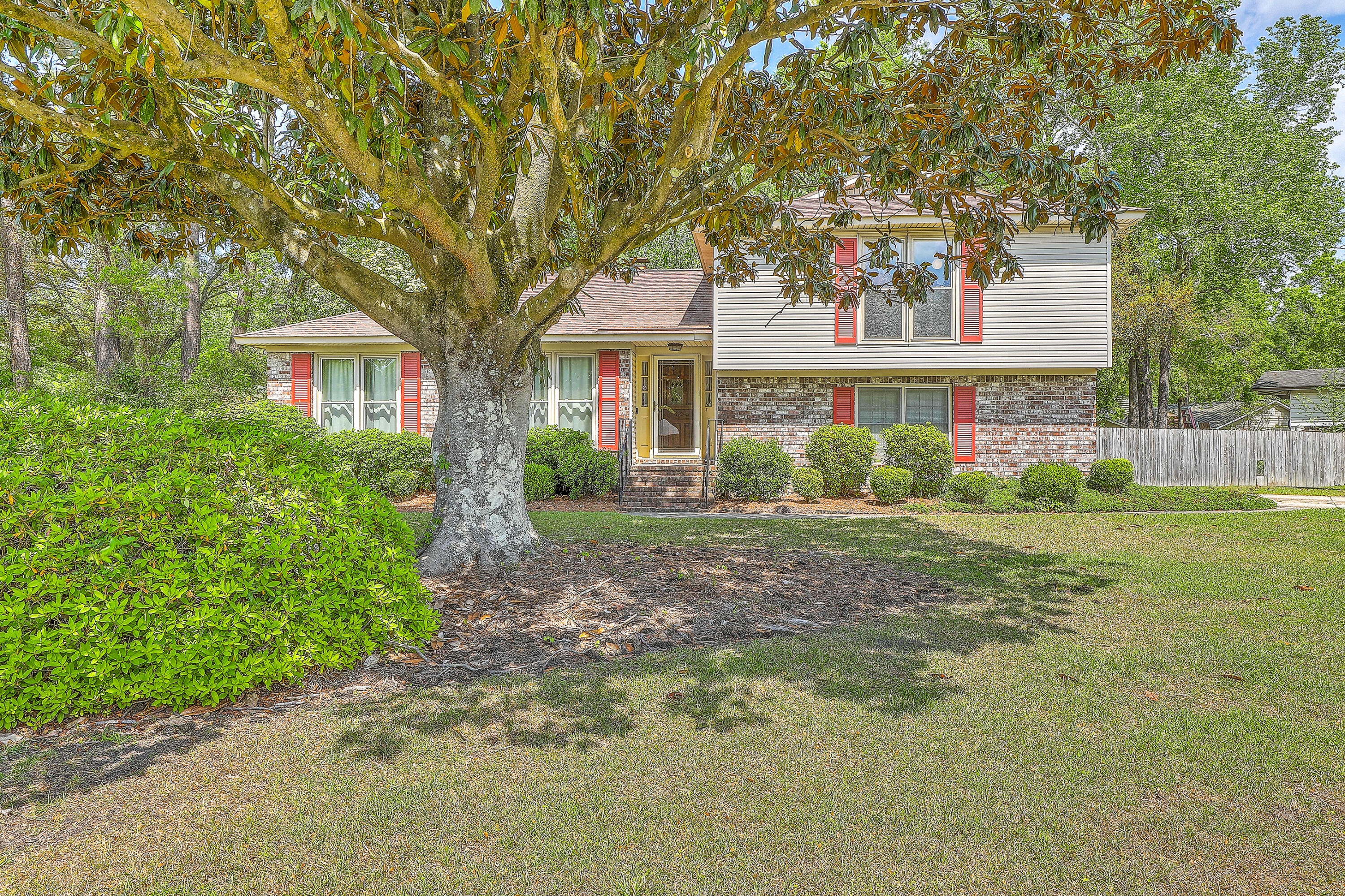 2042 Dogwood Road
