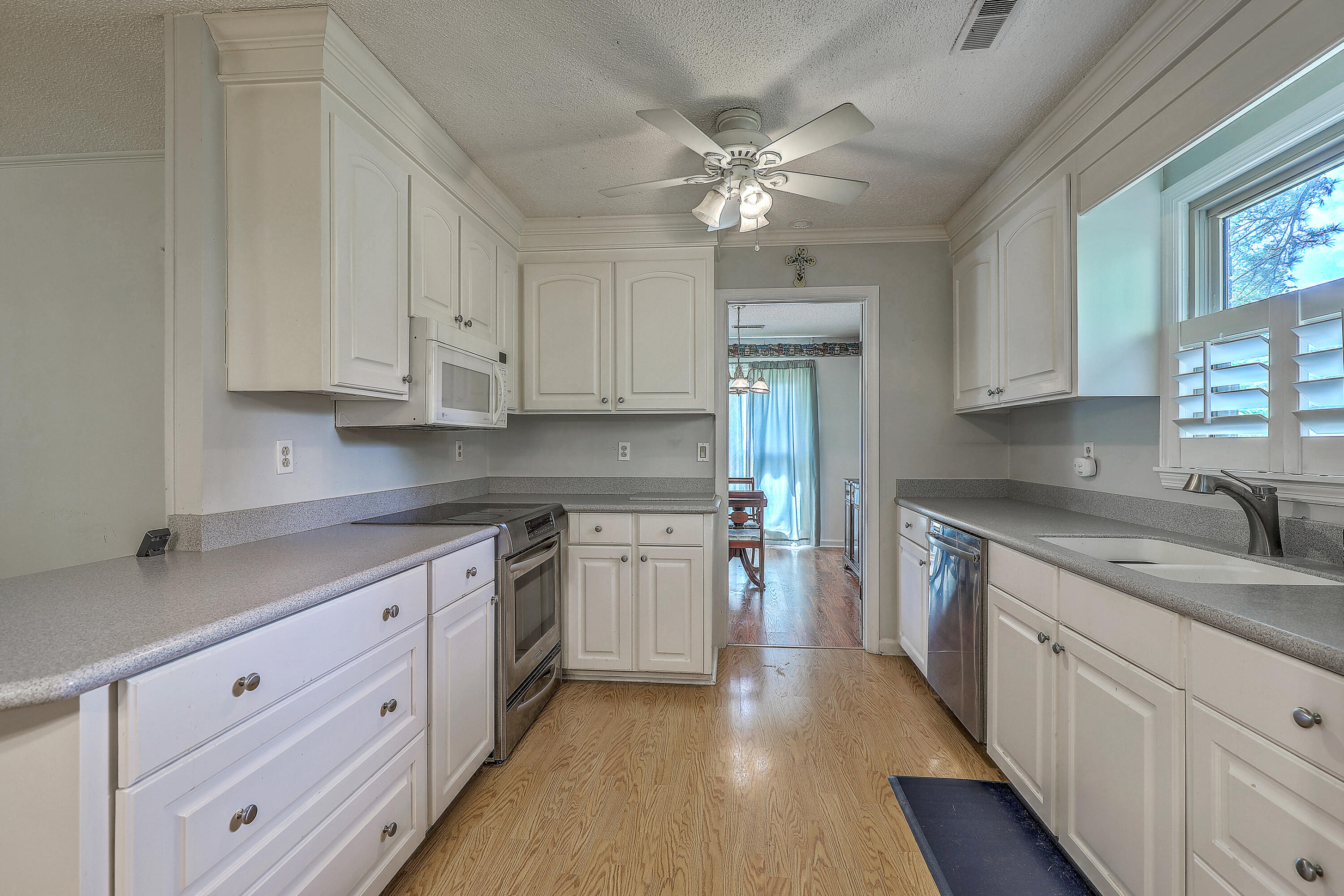 2042 Dogwood Road