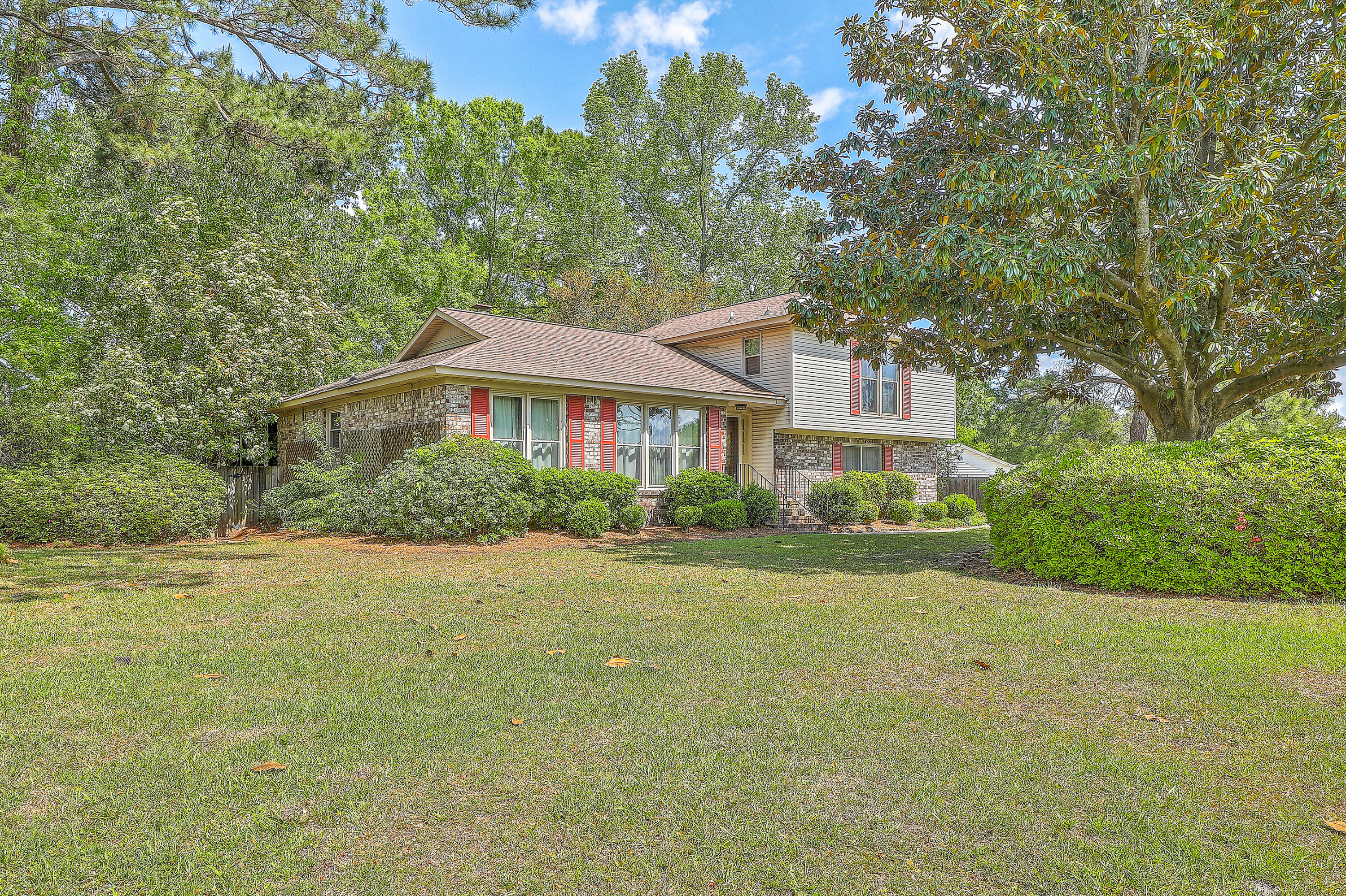 2042 Dogwood Road