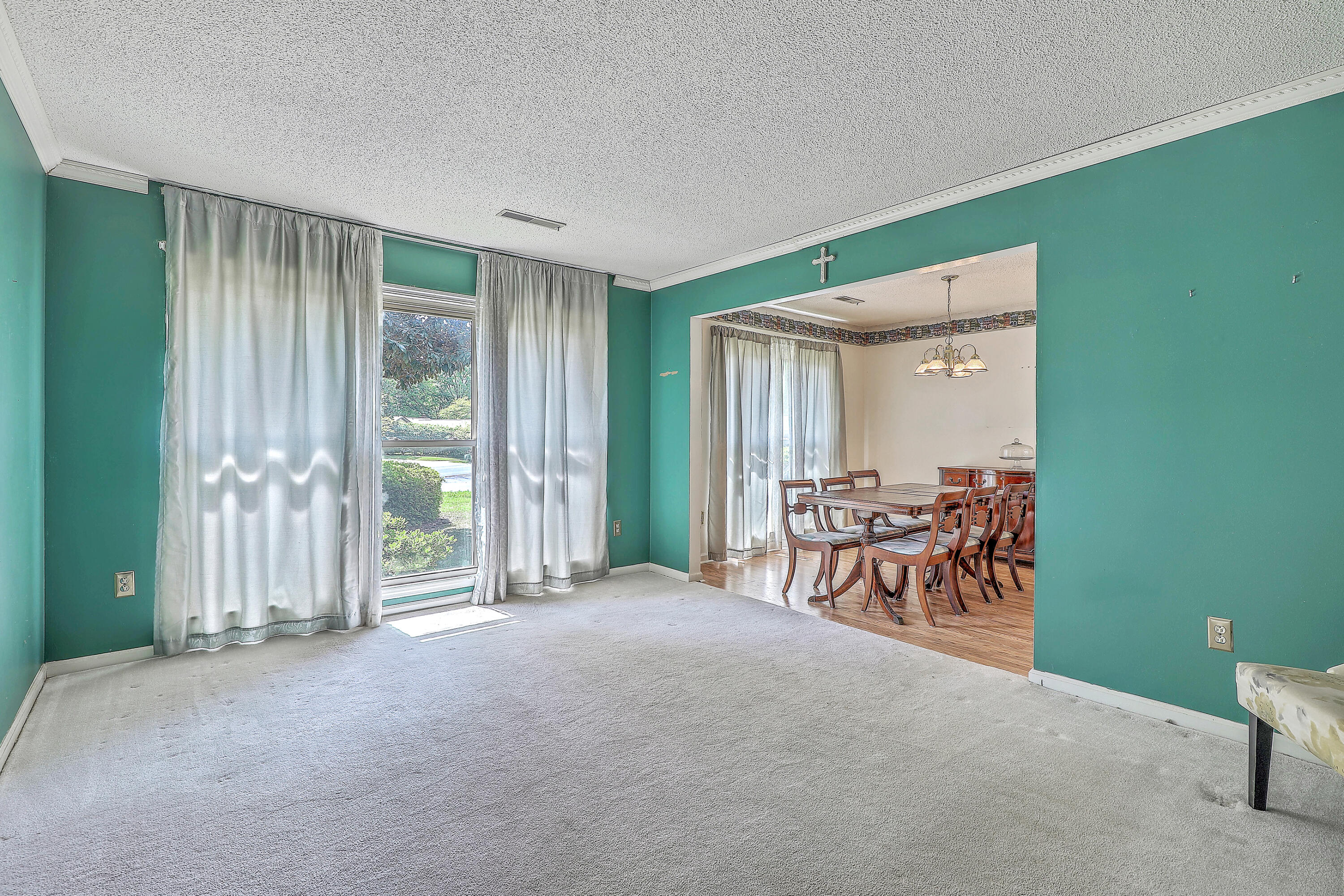 2042 Dogwood Road