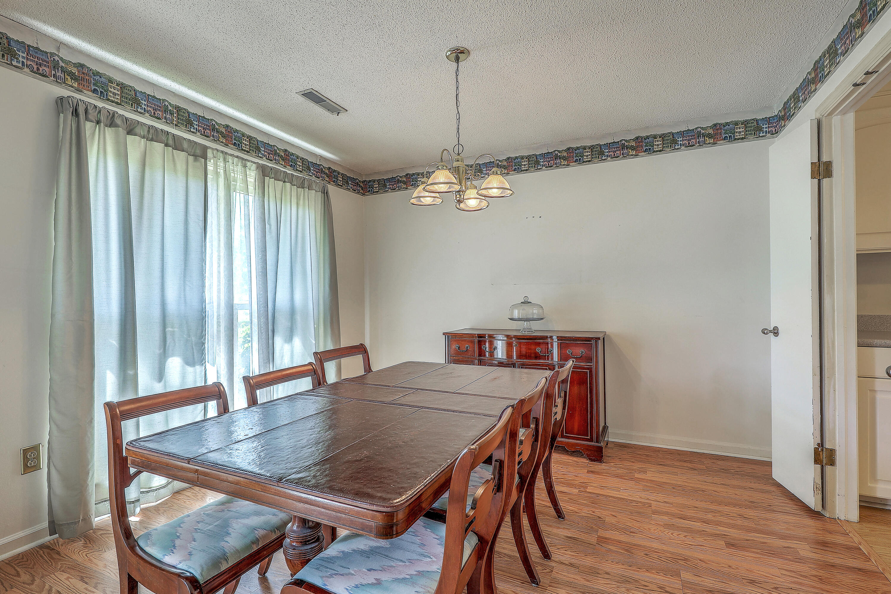 2042 Dogwood Road