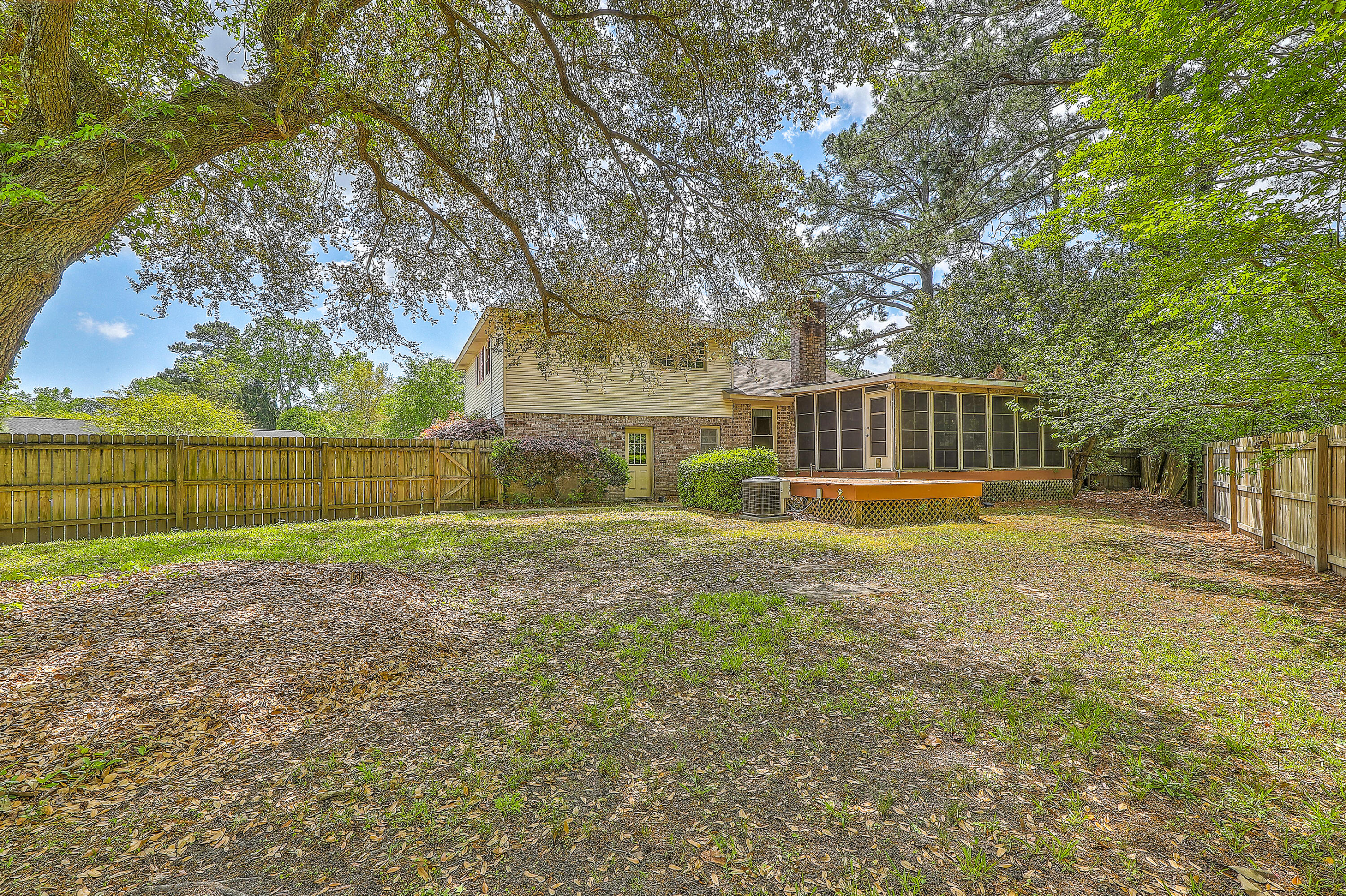 2042 Dogwood Road