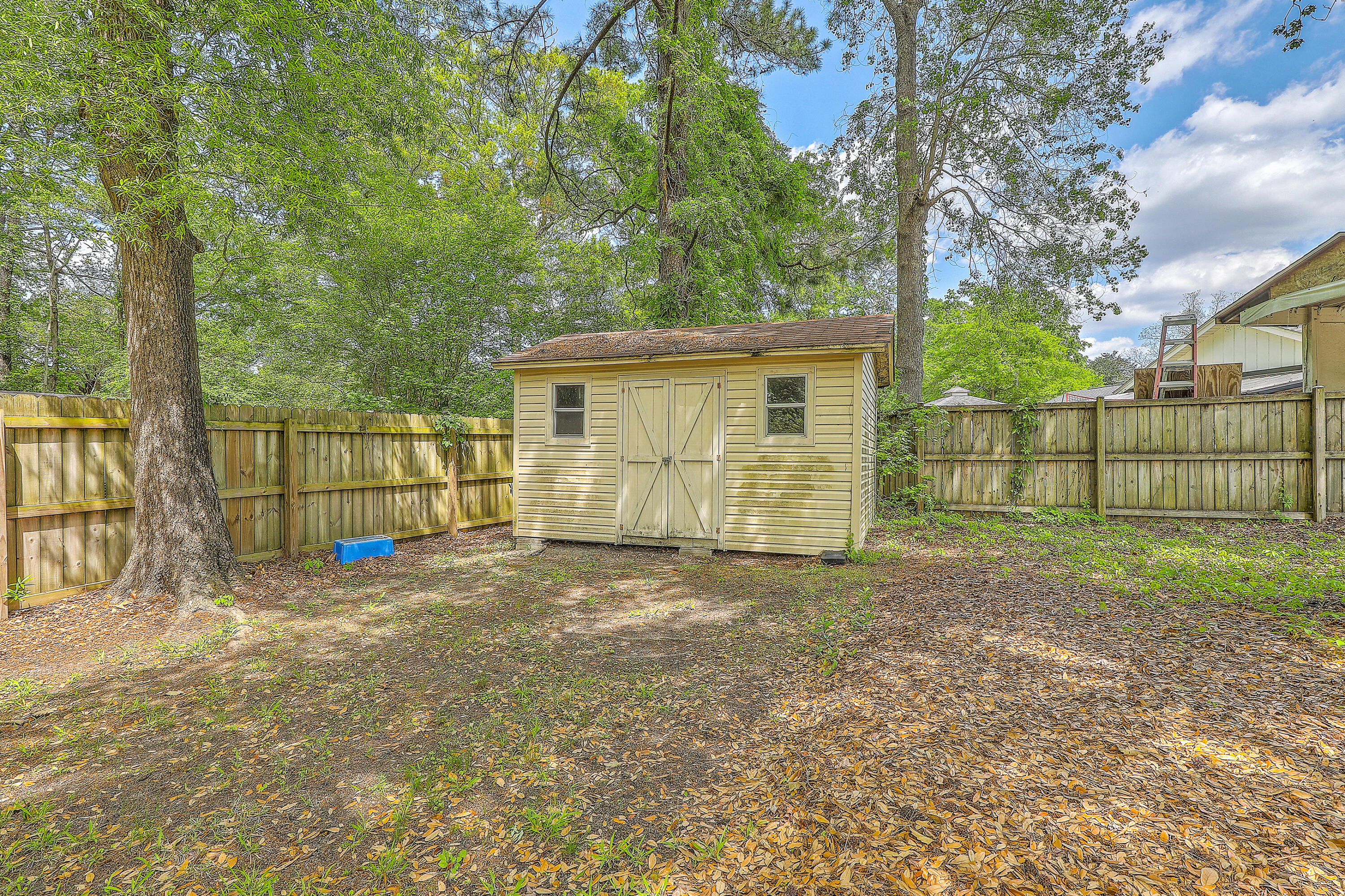 2042 Dogwood Road