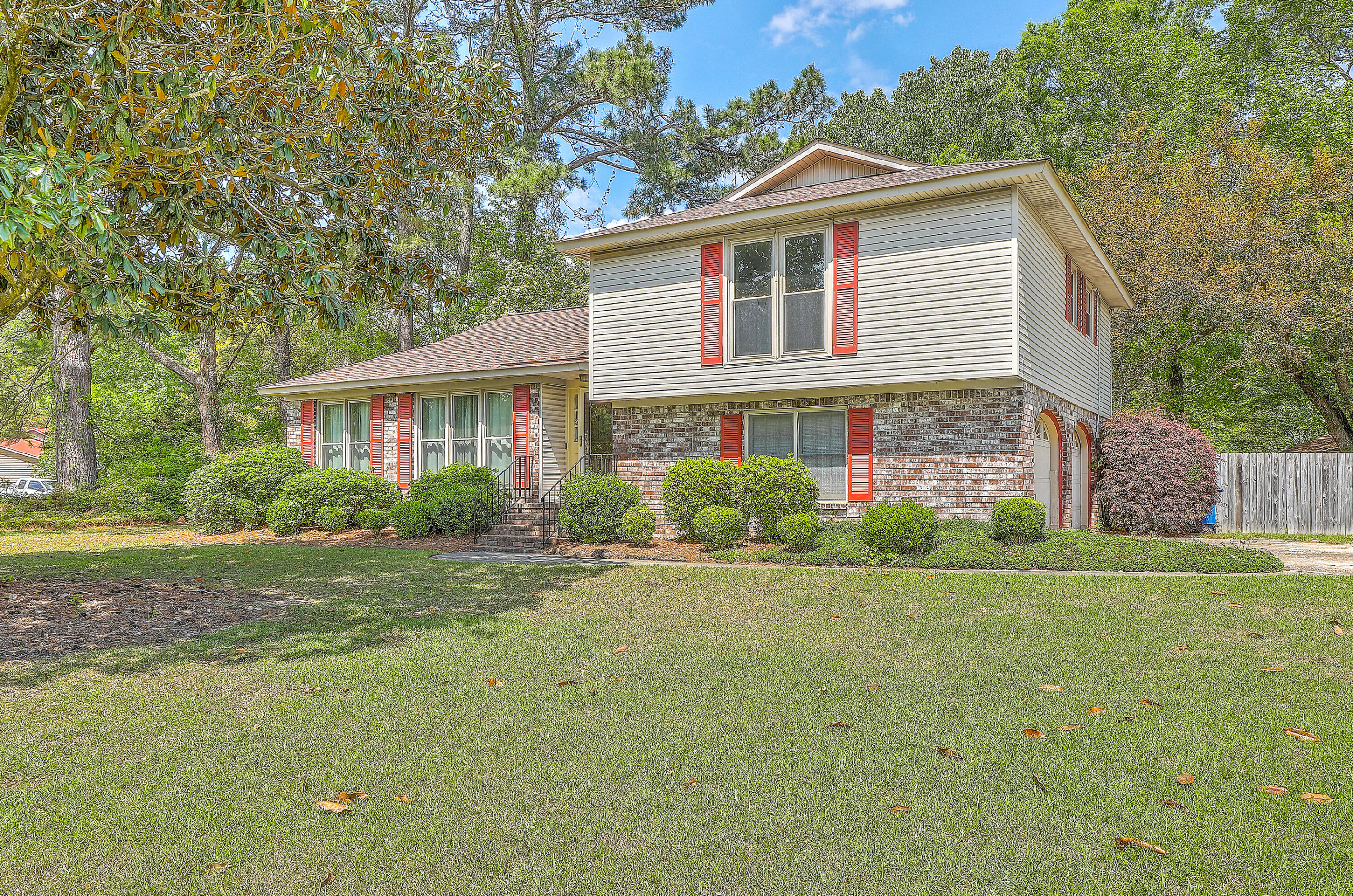 2042 Dogwood Road