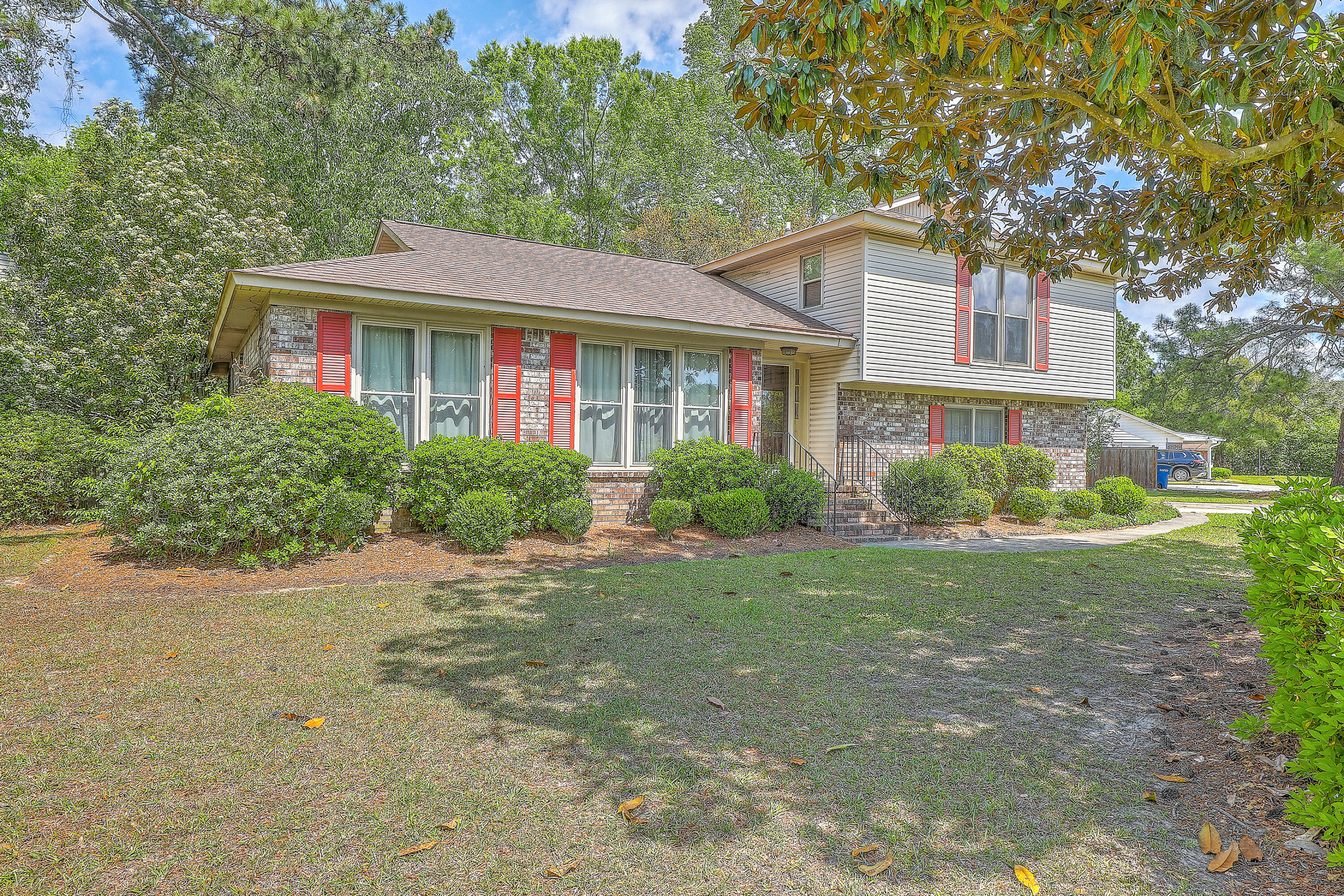 2042 Dogwood Road