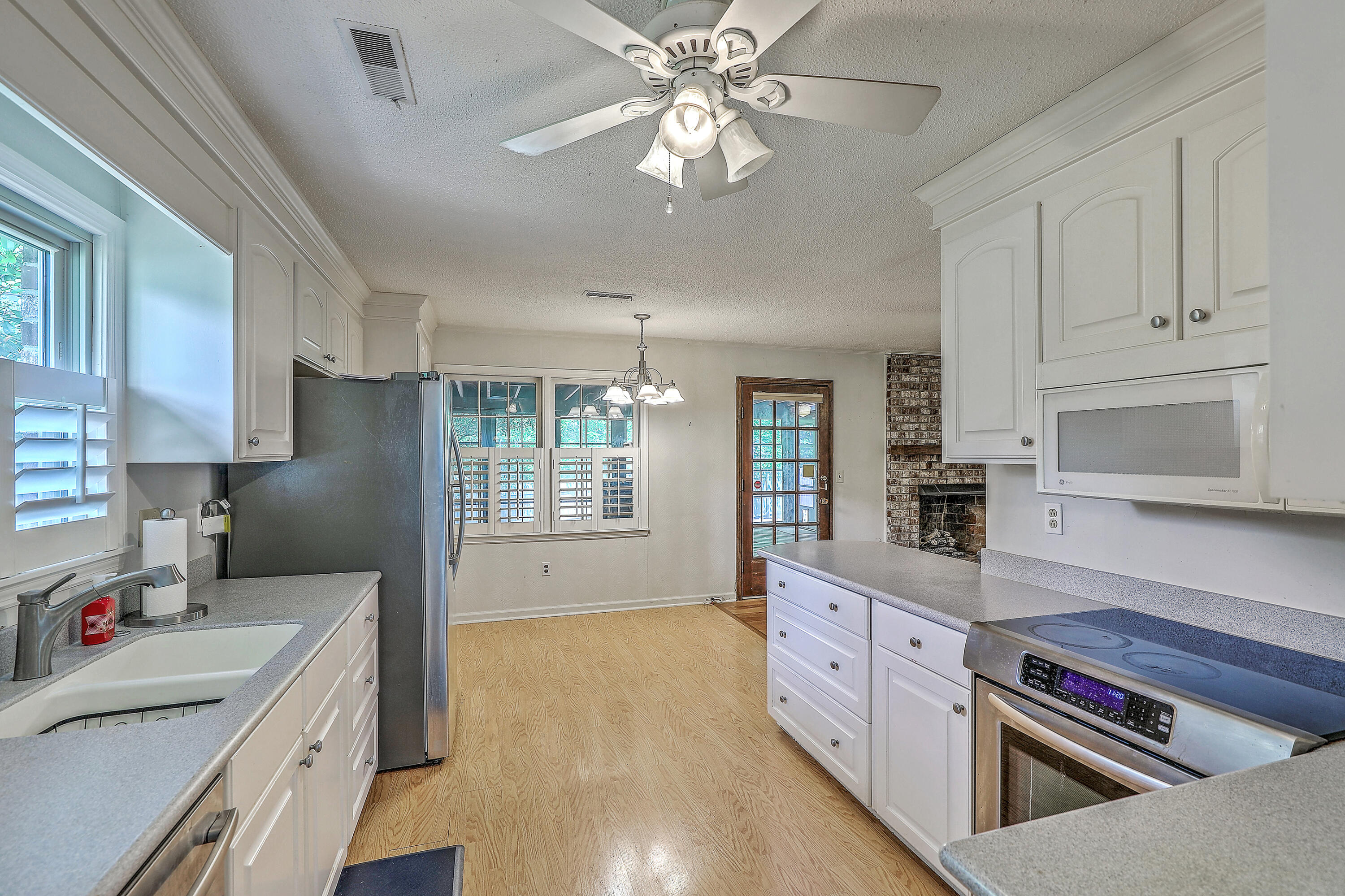 2042 Dogwood Road