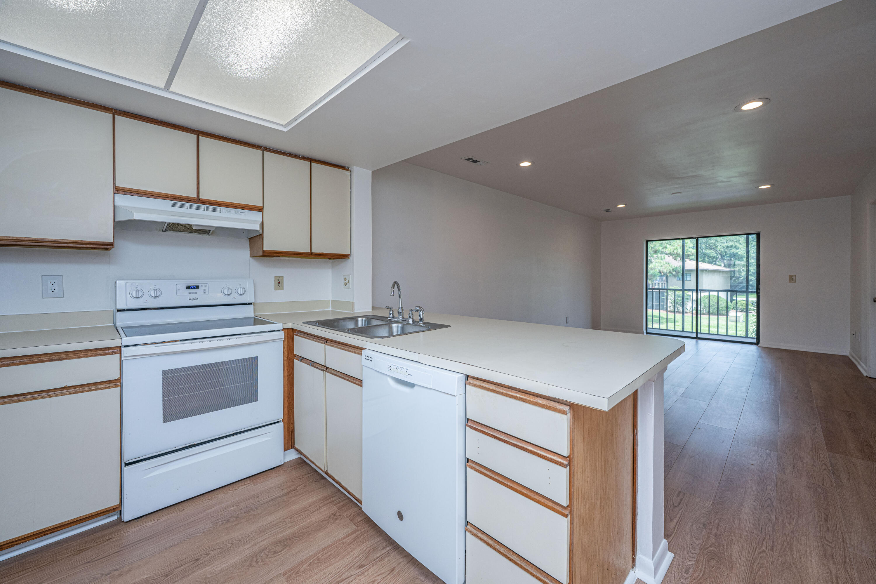 2182 Bees Ferry Road # H