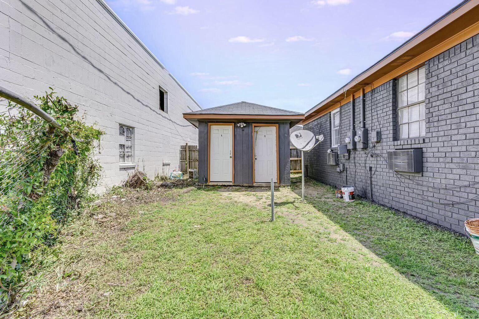 1820 Iris Street