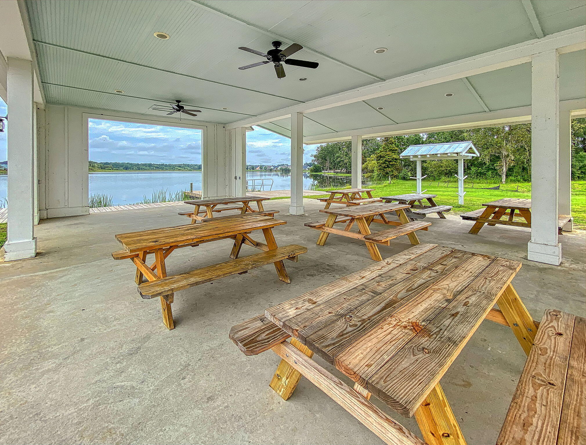 302 Freeland Way