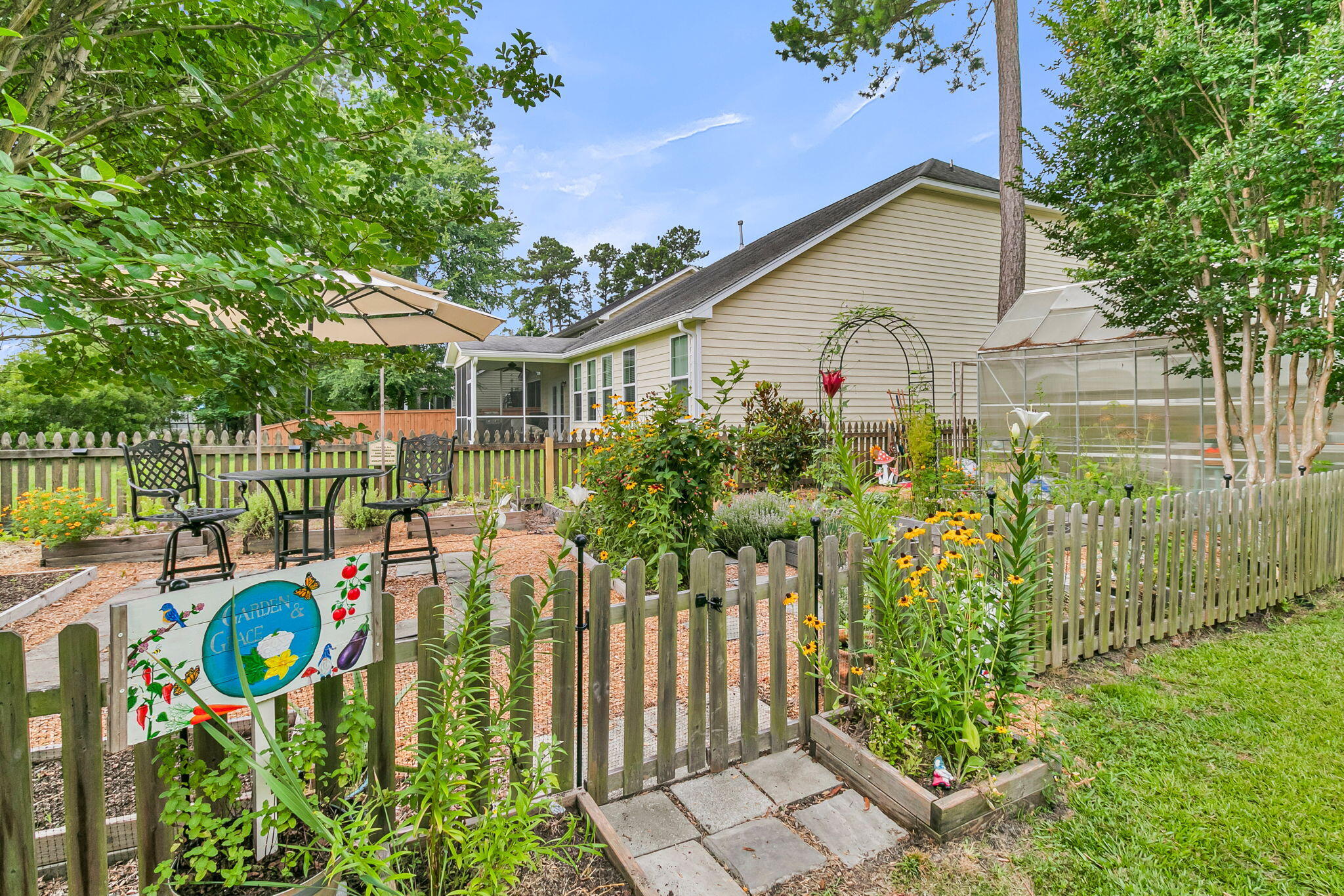 302 Freeland Way