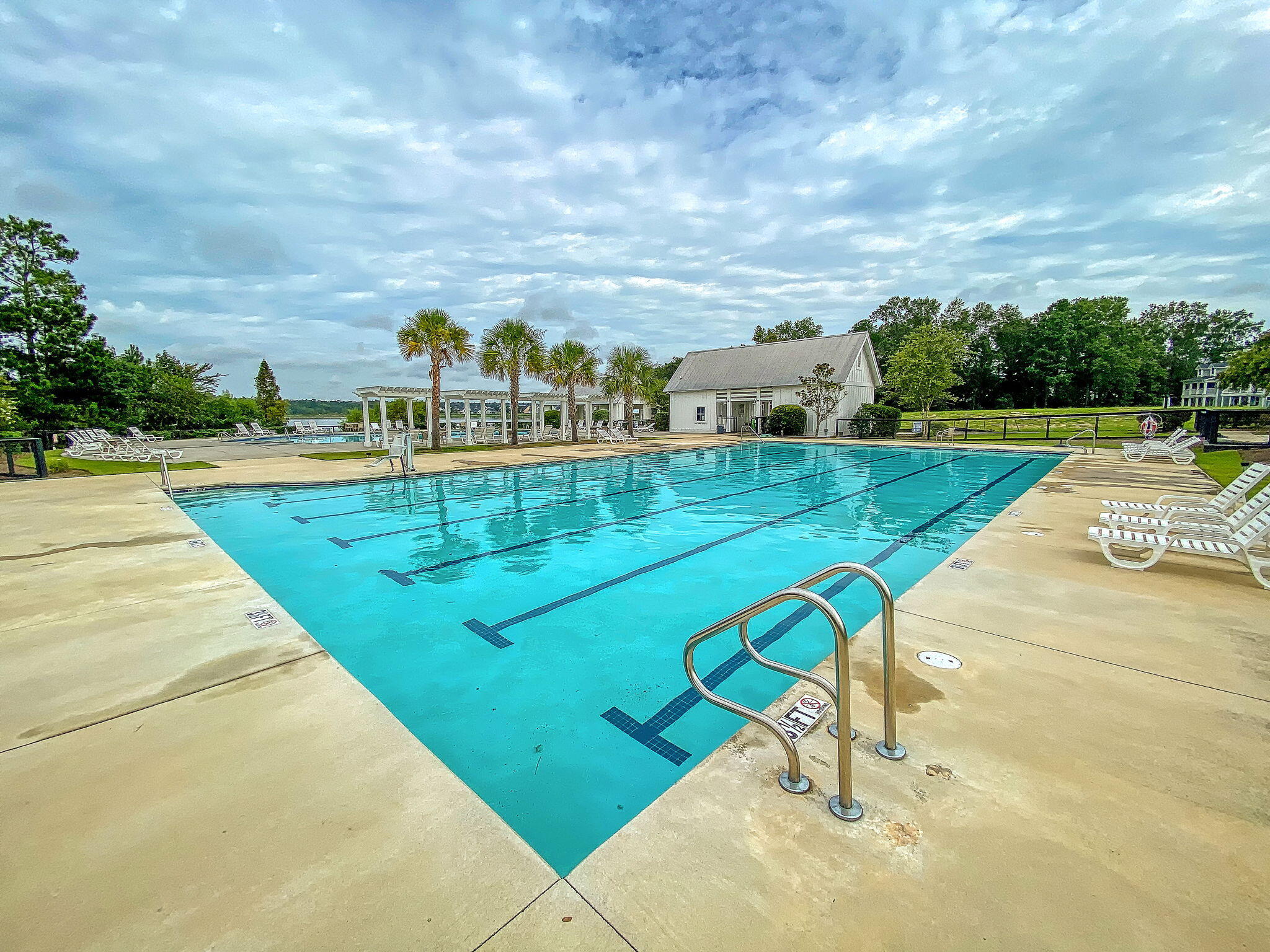 302 Freeland Way