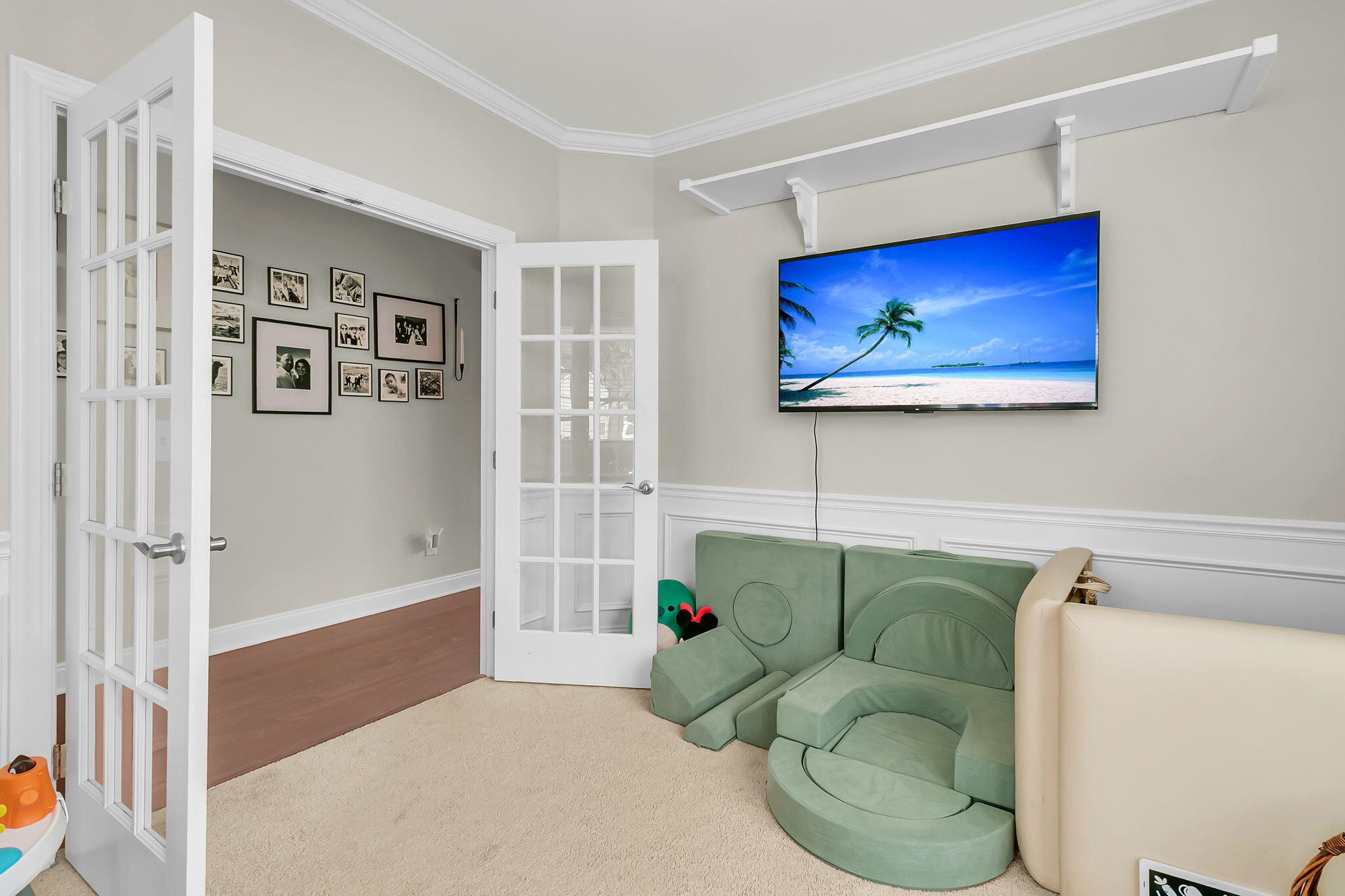 302 Freeland Way