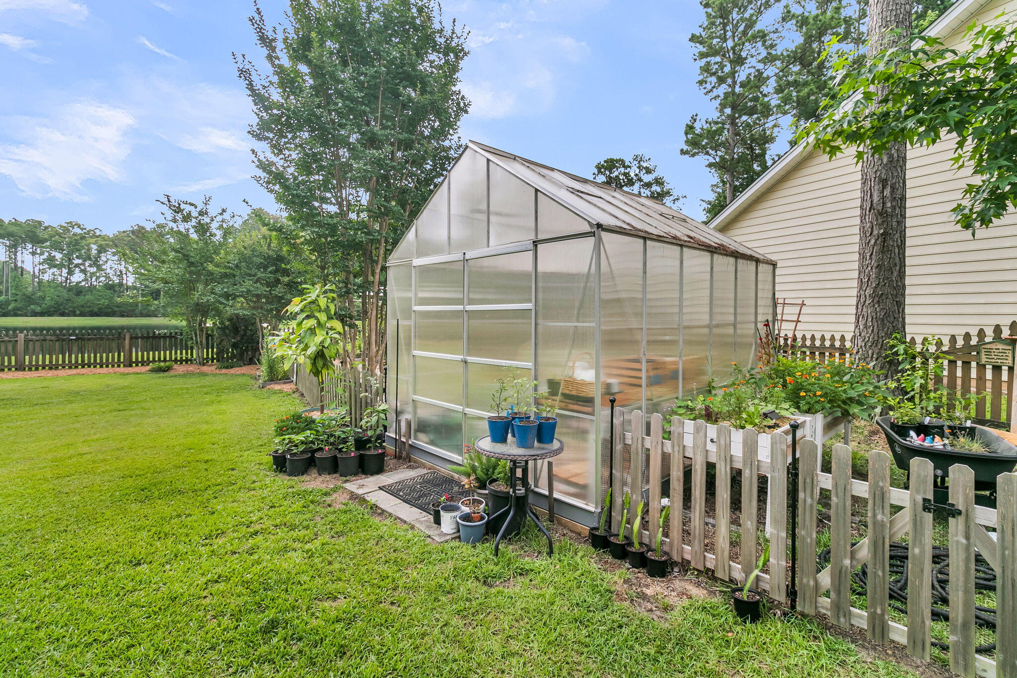 302 Freeland Way