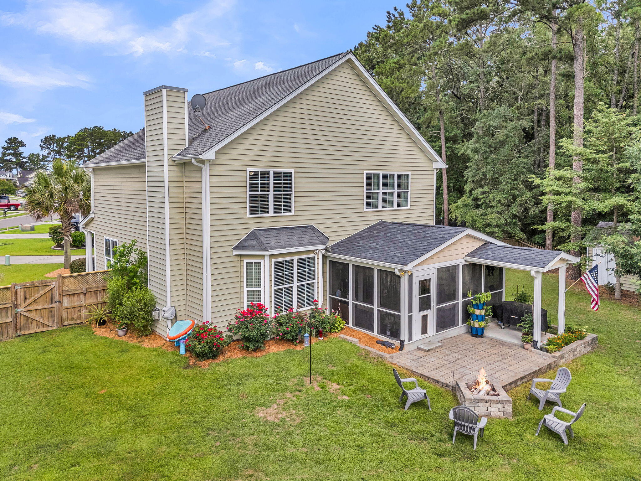 302 Freeland Way