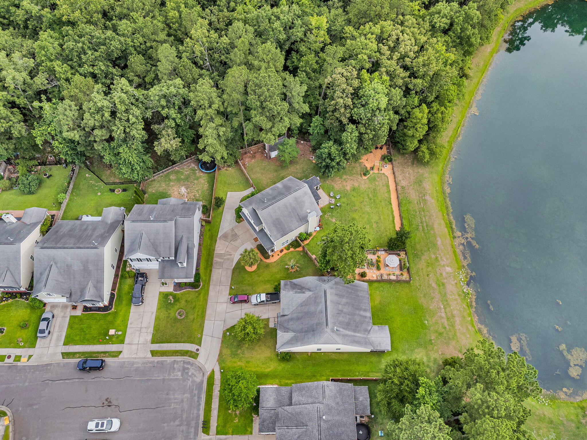 302 Freeland Way