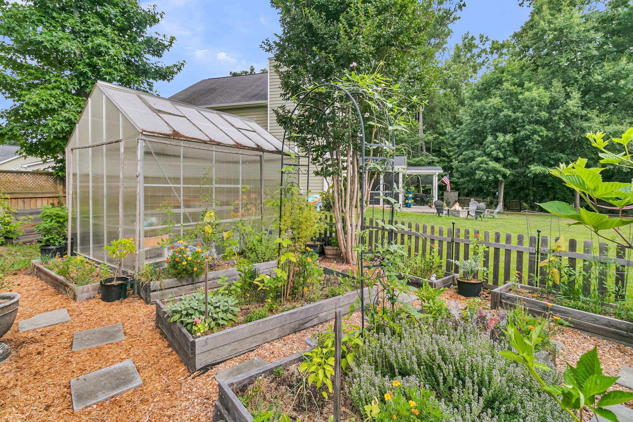 302 Freeland Way