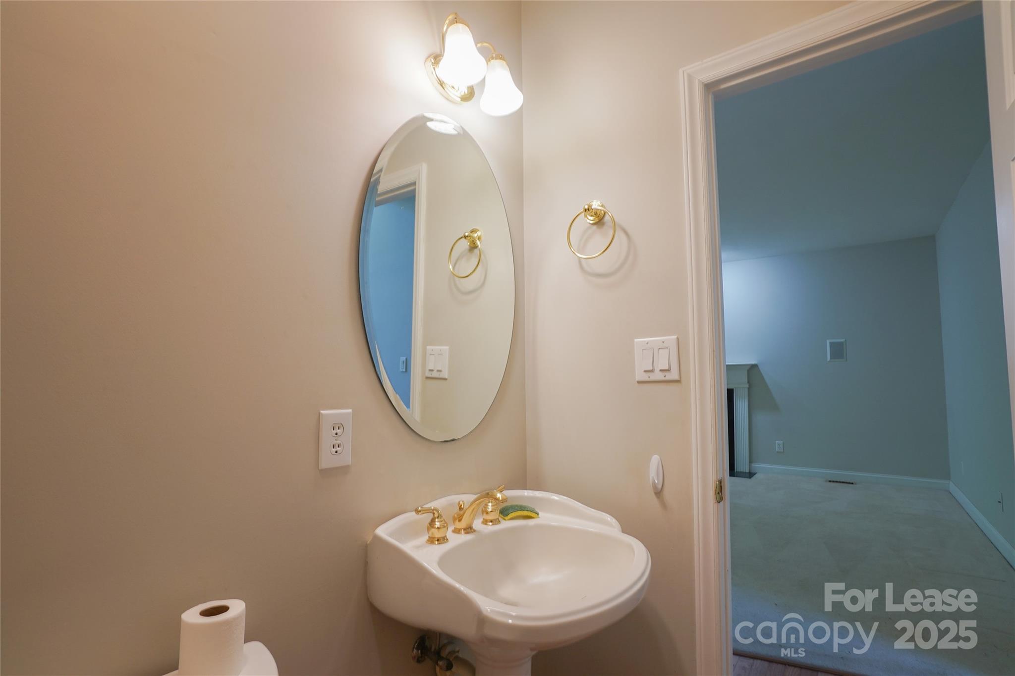 3552 Weddington Oaks Drive