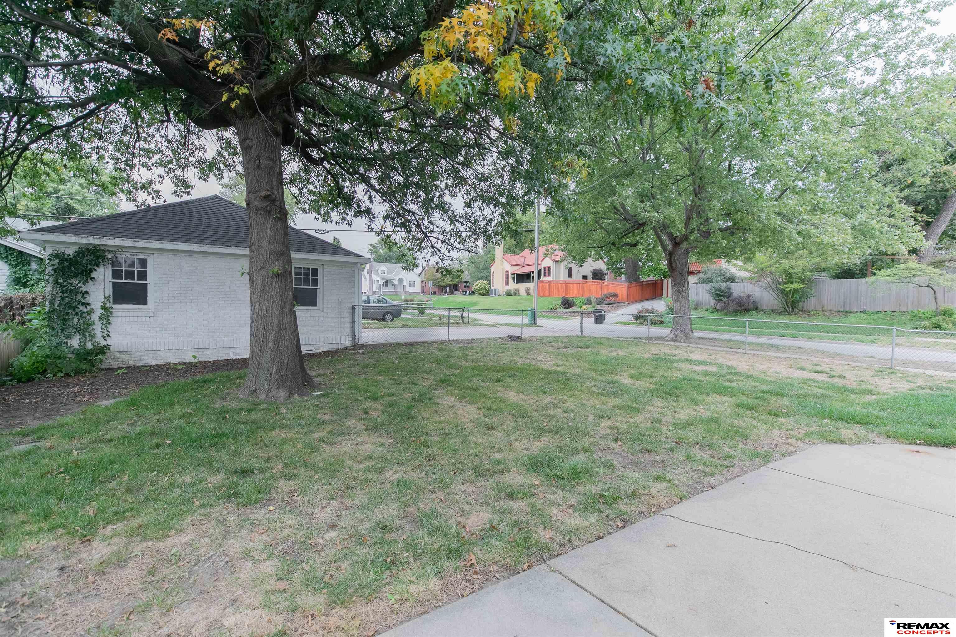 4502 Woolworth Avenue