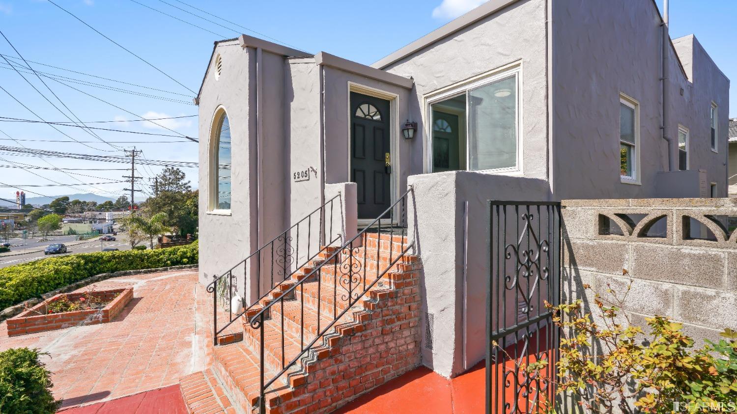 5205 Macdonald Avenue