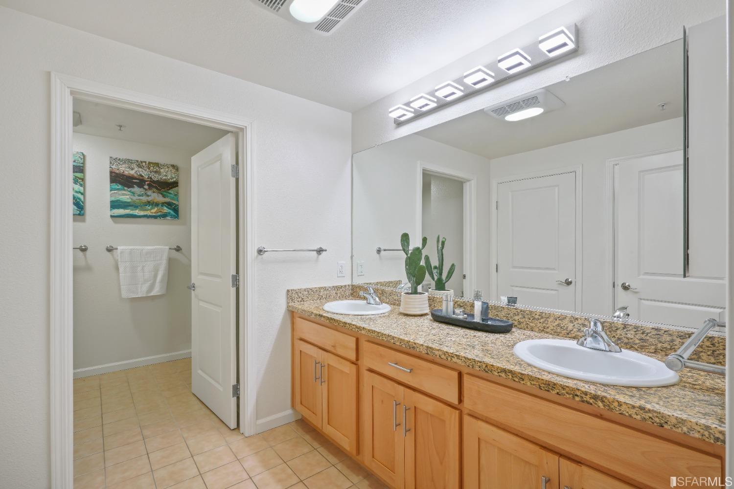 301 Crescent Court # 3417