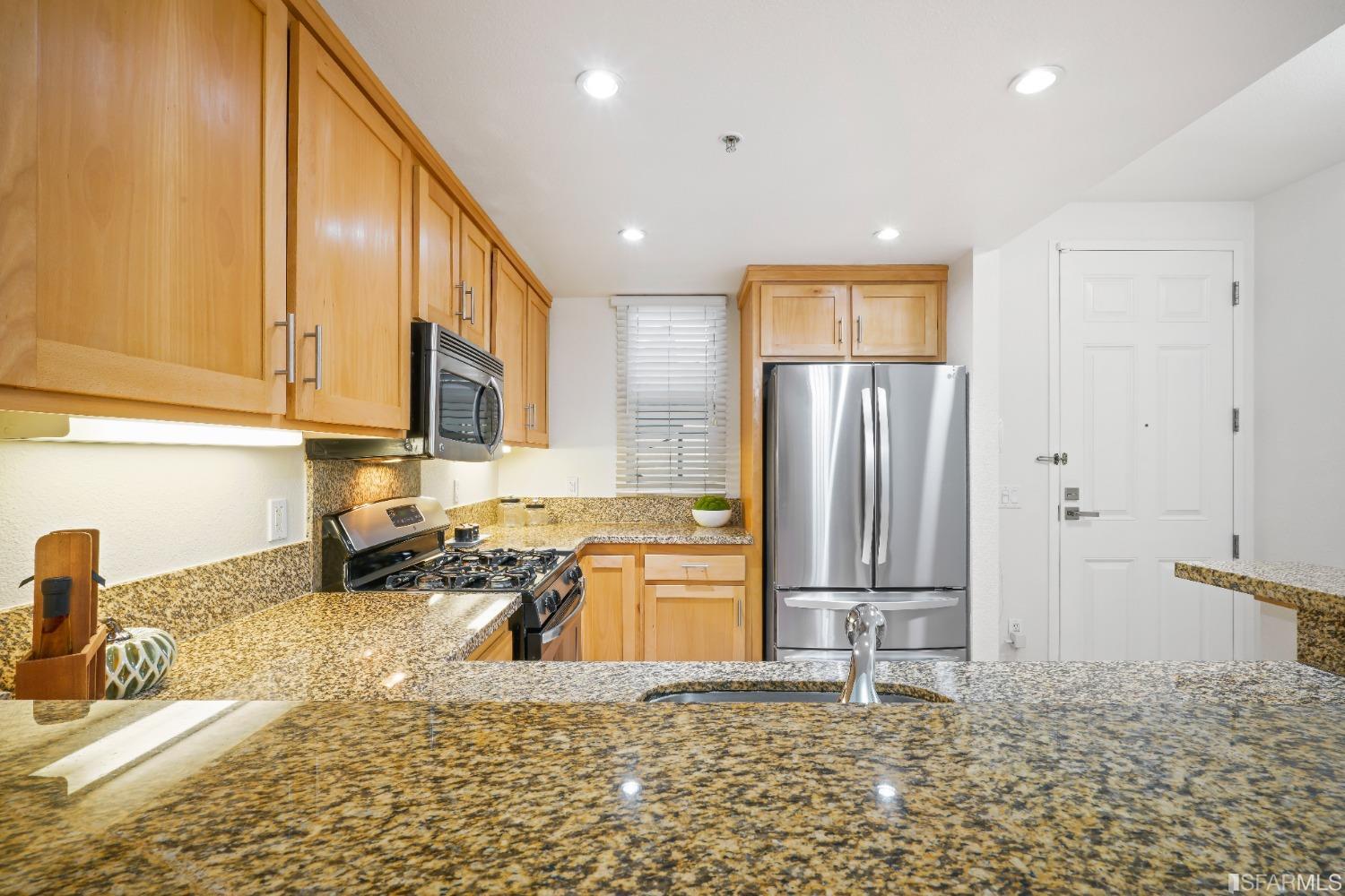 301 Crescent Court # 3417