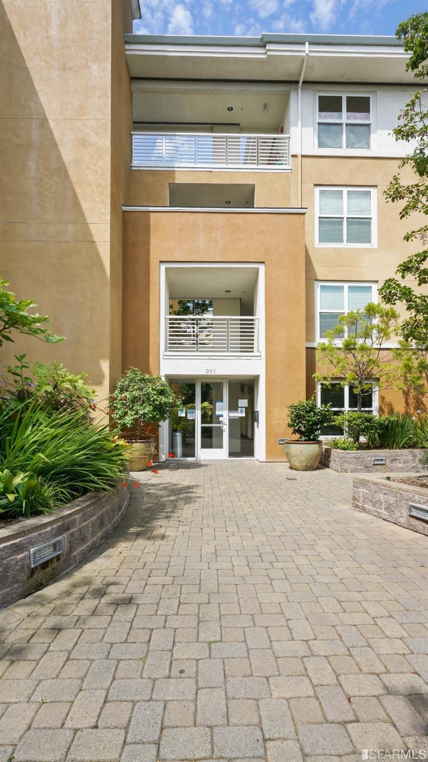 301 Crescent Court # 3417