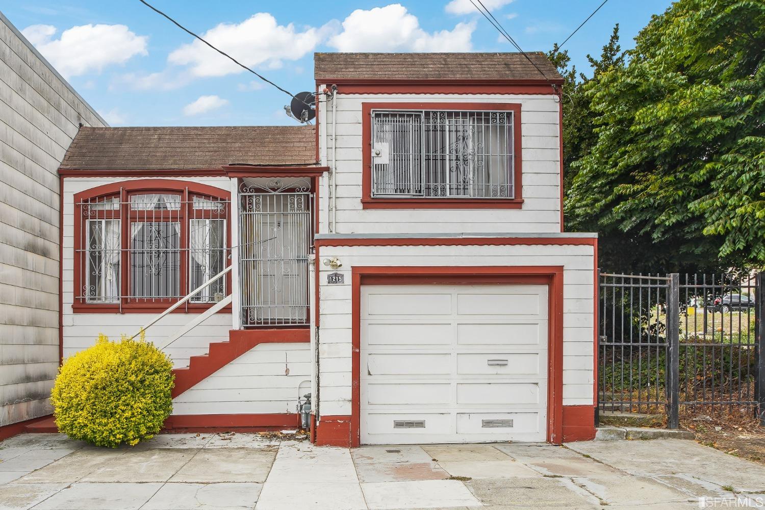 1215 Jamestown Avenue