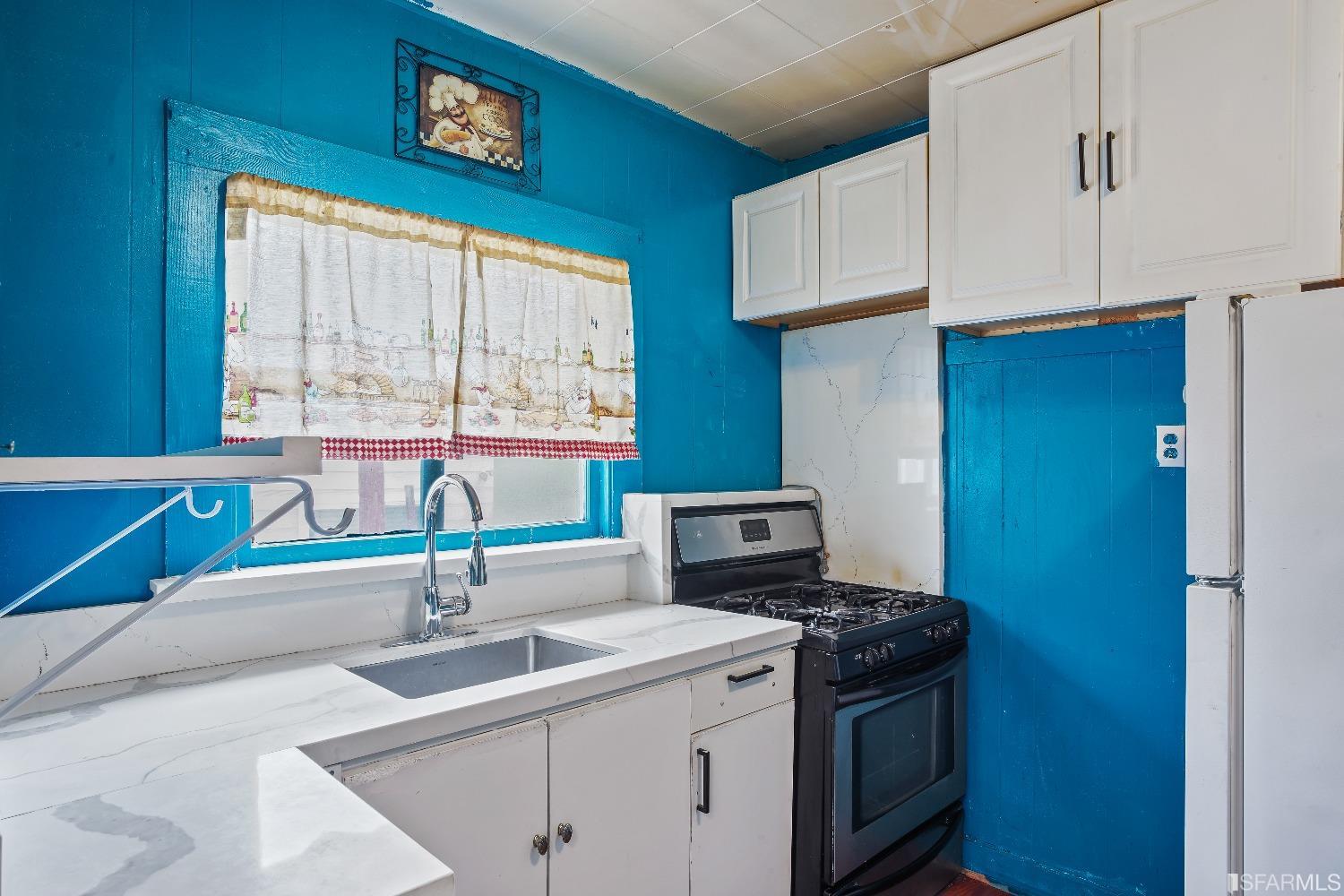 1215 Jamestown Avenue