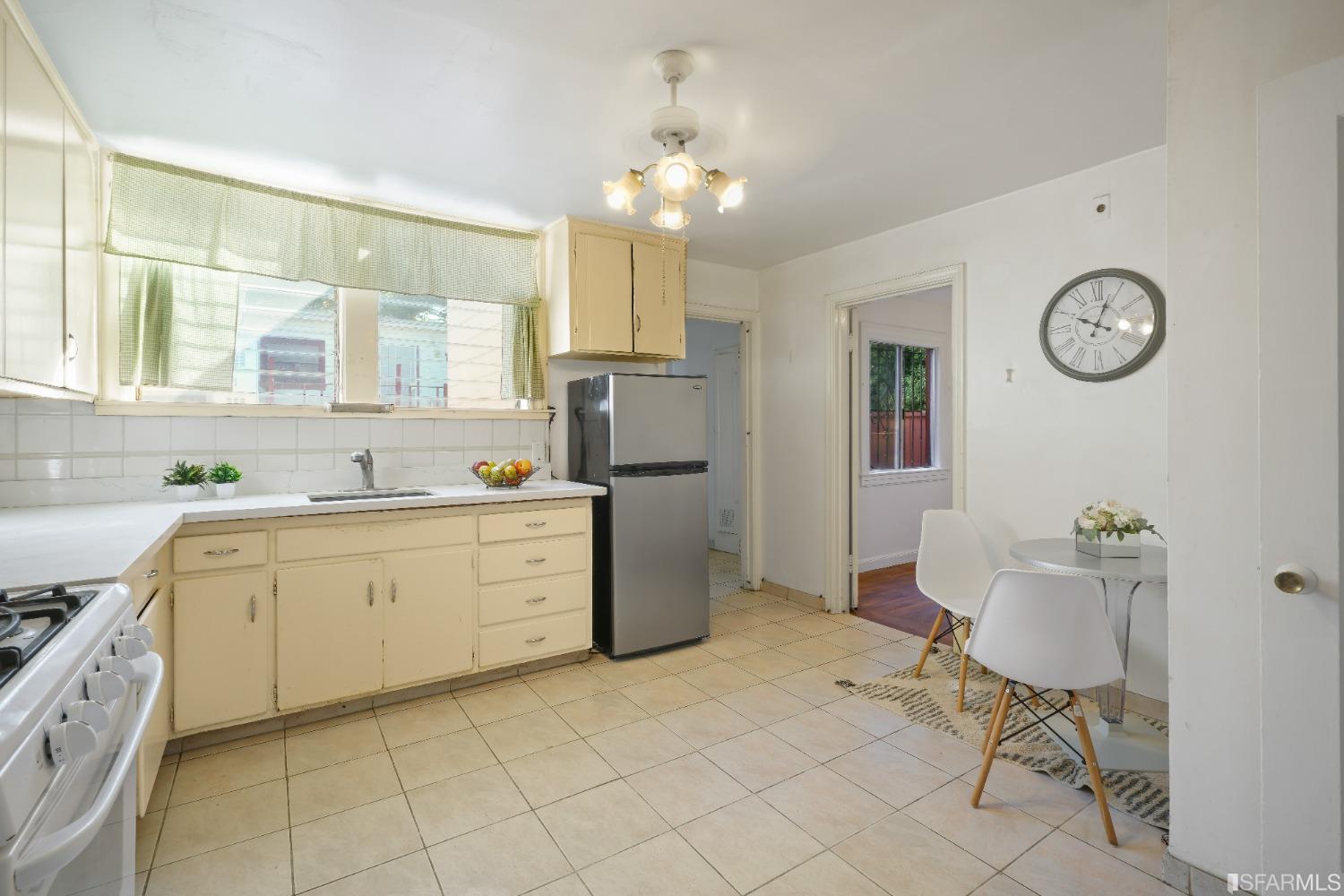 1215 Jamestown Avenue