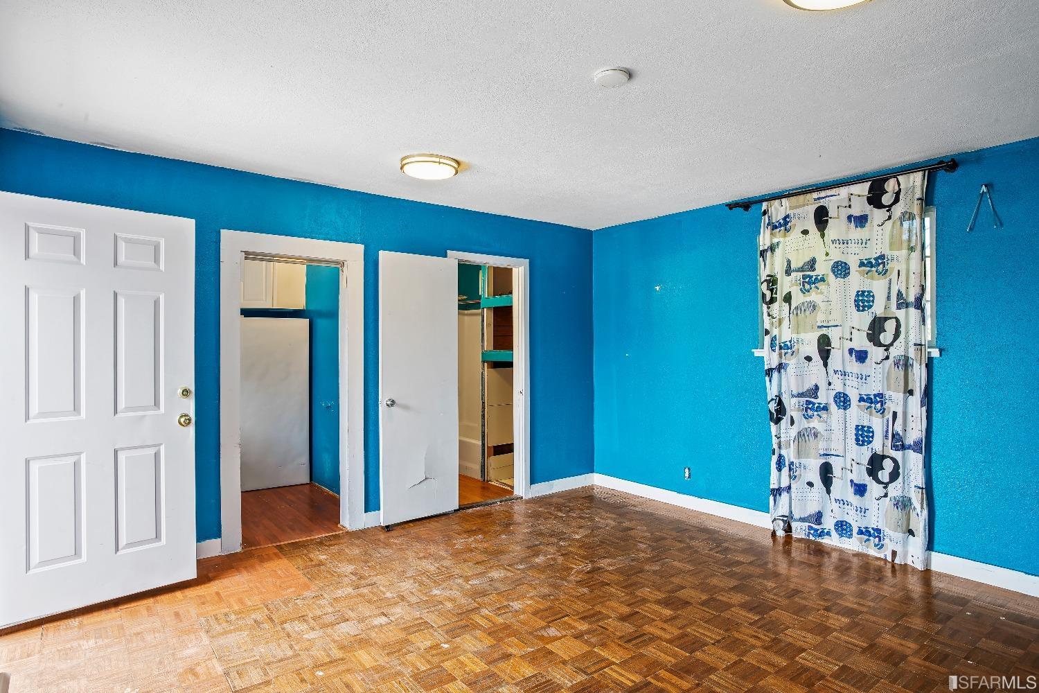 1215 Jamestown Avenue