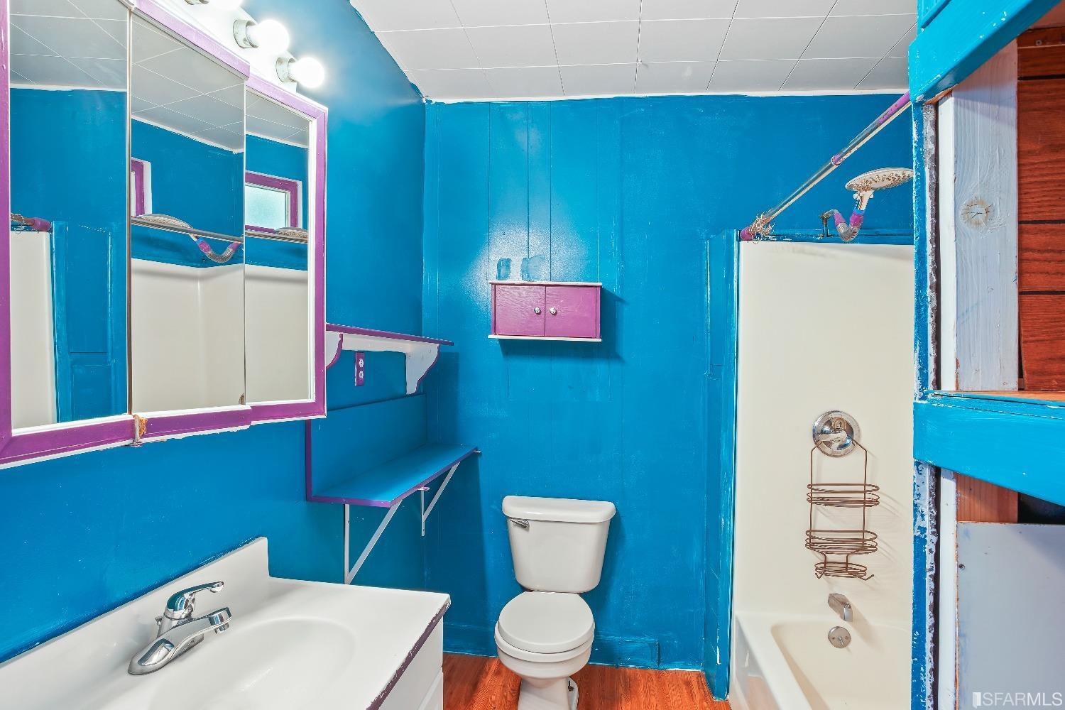 1215 Jamestown Avenue