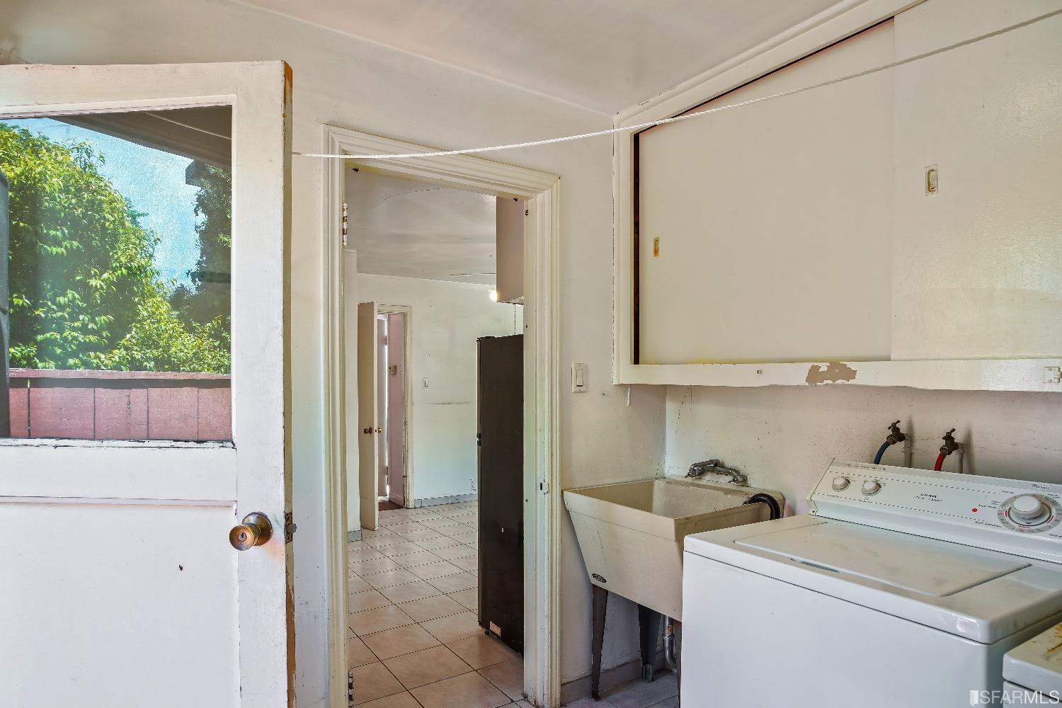 1215 Jamestown Avenue