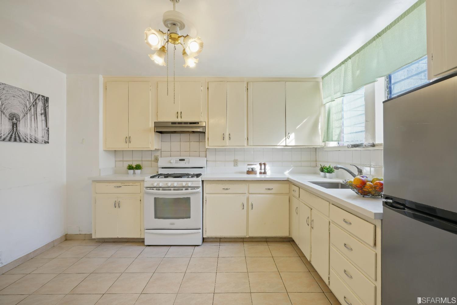 1215 Jamestown Avenue