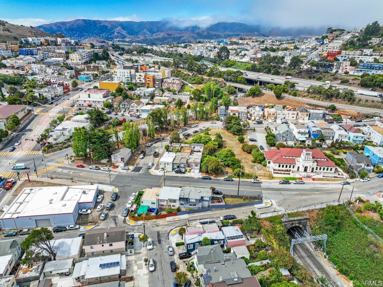 1215 Jamestown Avenue