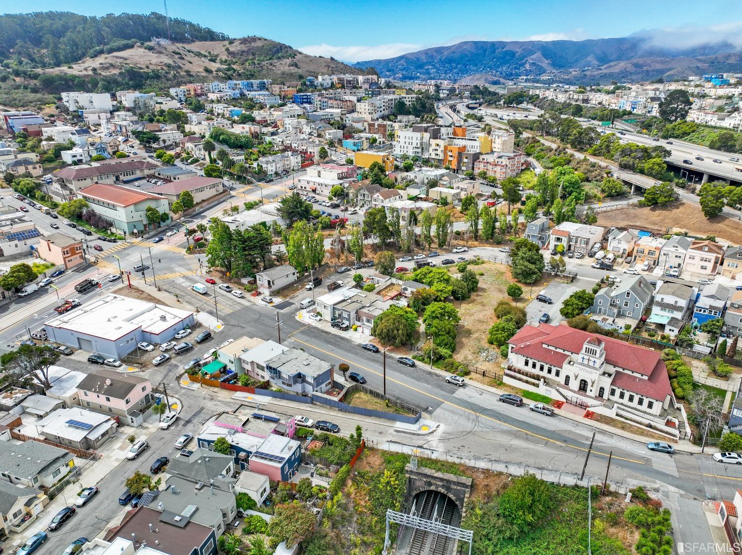 1215 Jamestown Avenue