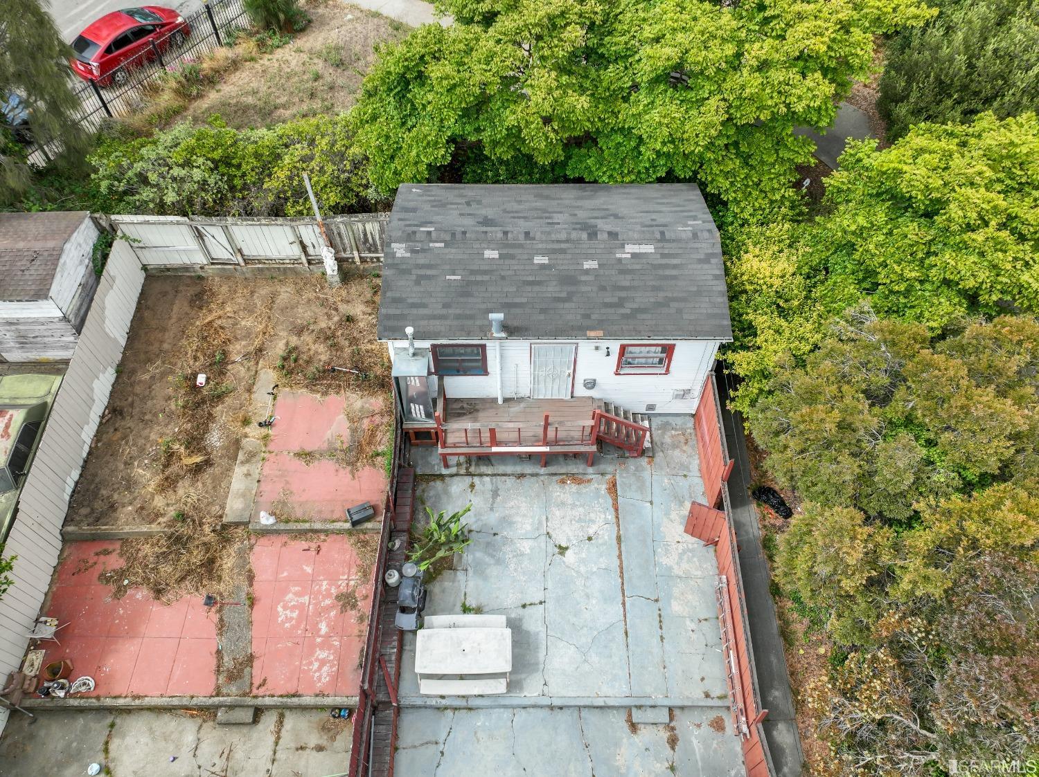 1215 Jamestown Avenue