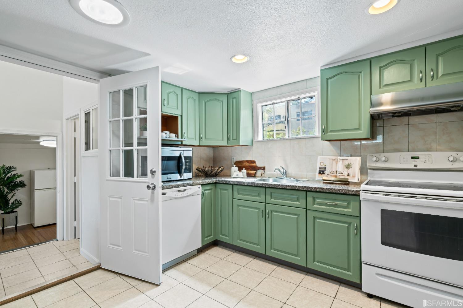 111 N Railroad Avenue