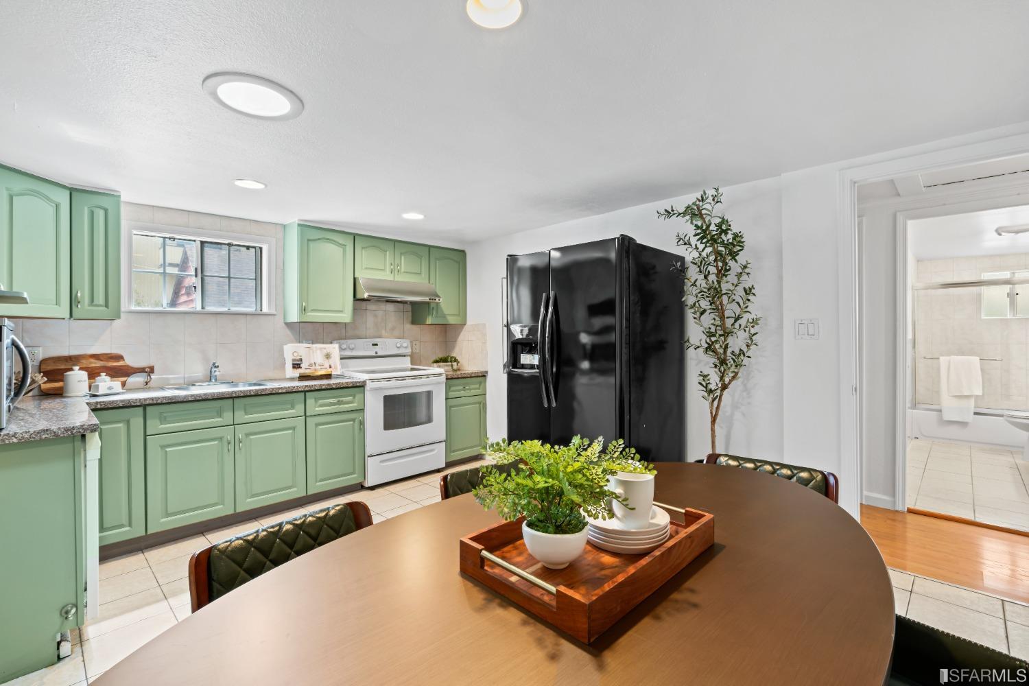 111 N Railroad Avenue