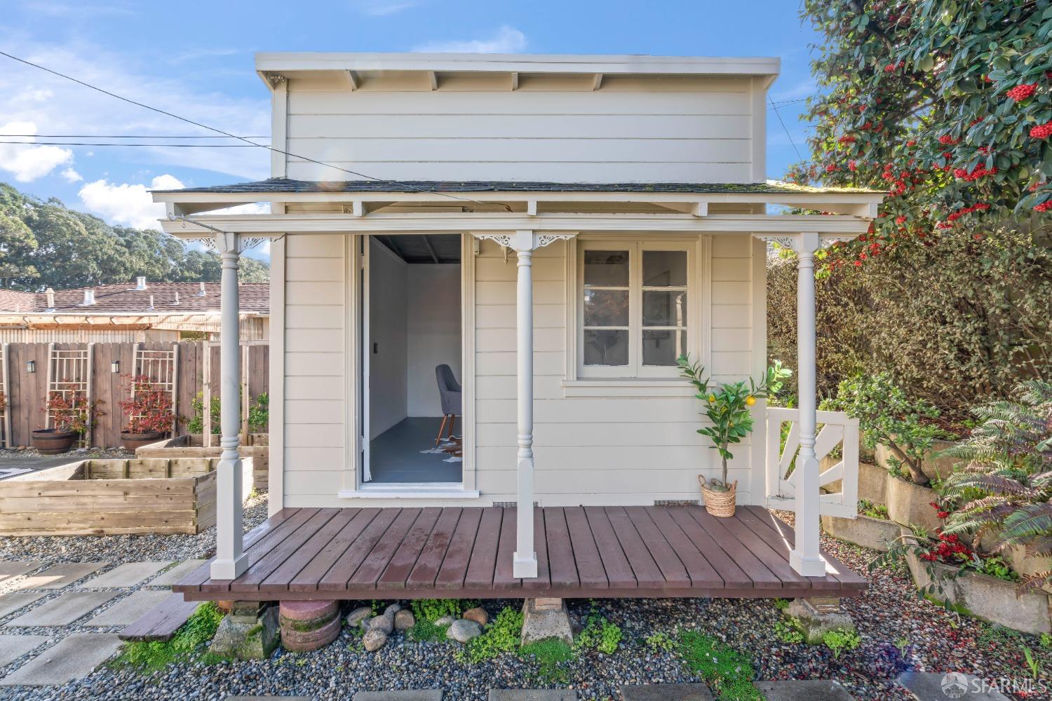 641 Del Monte Avenue