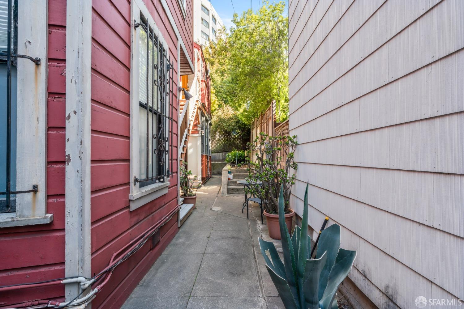 2332 California Street