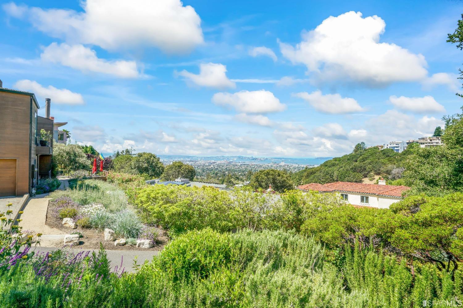 1350 Grand View Drive