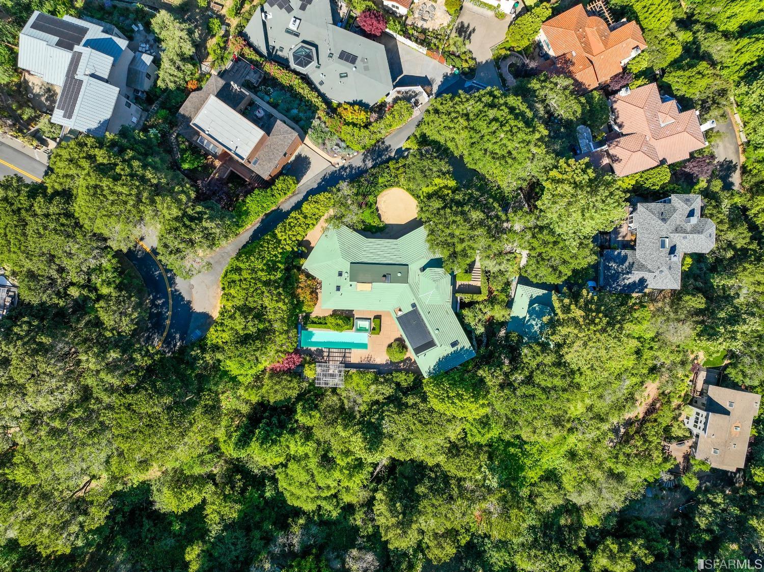 1350 Grand View Drive