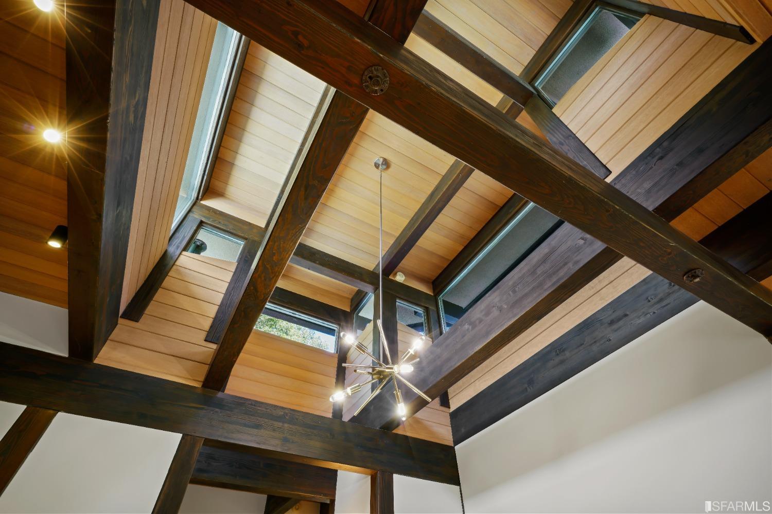 1350 Grand View Drive