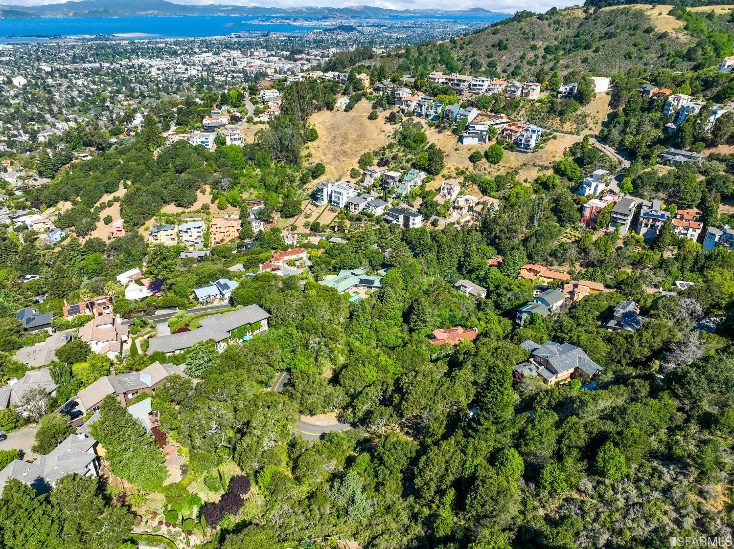 1350 Grand View Drive