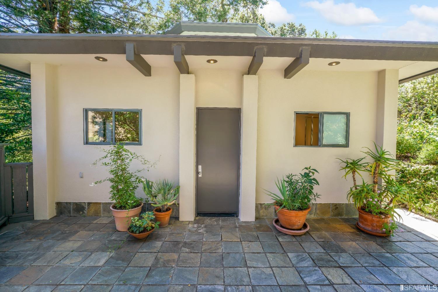 1350 Grand View Drive