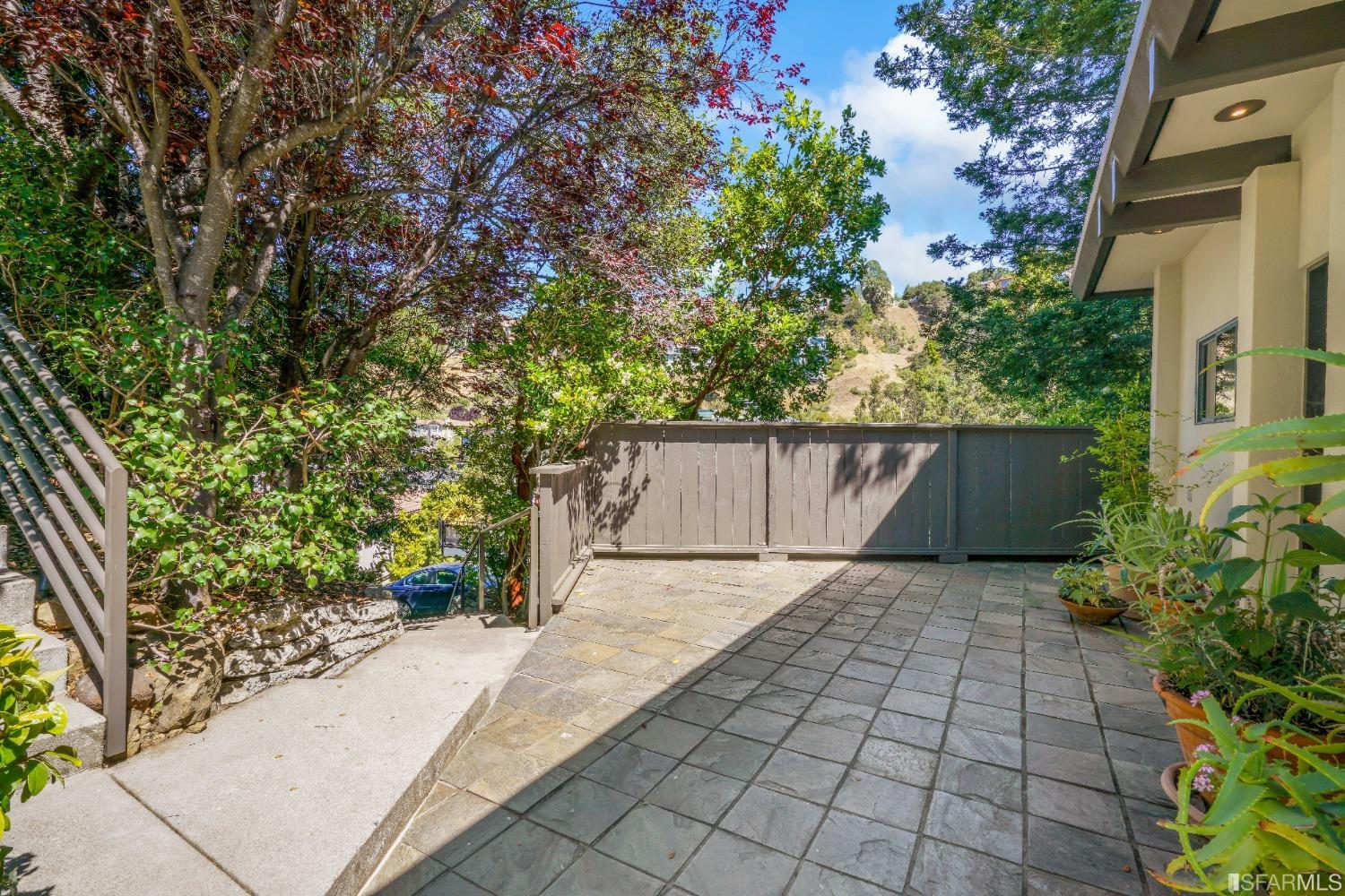 1350 Grand View Drive