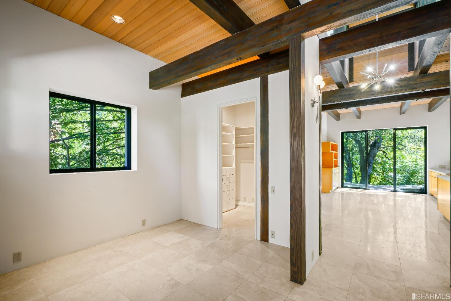 1350 Grand View Drive