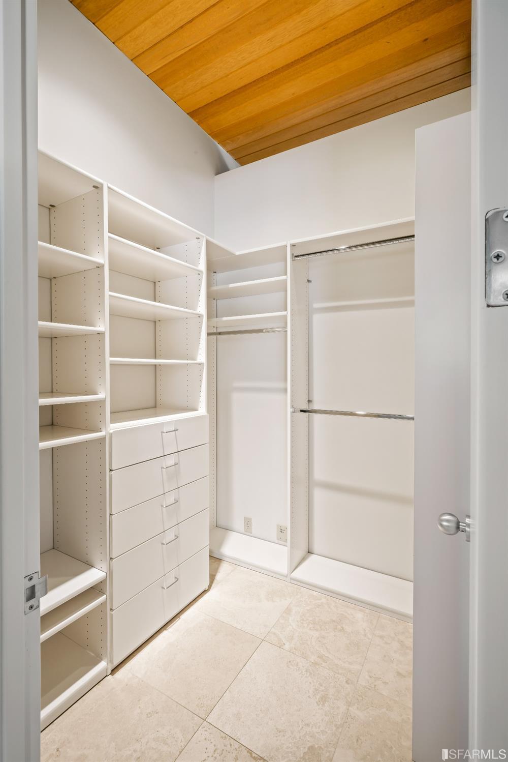 1350 Grand View Drive