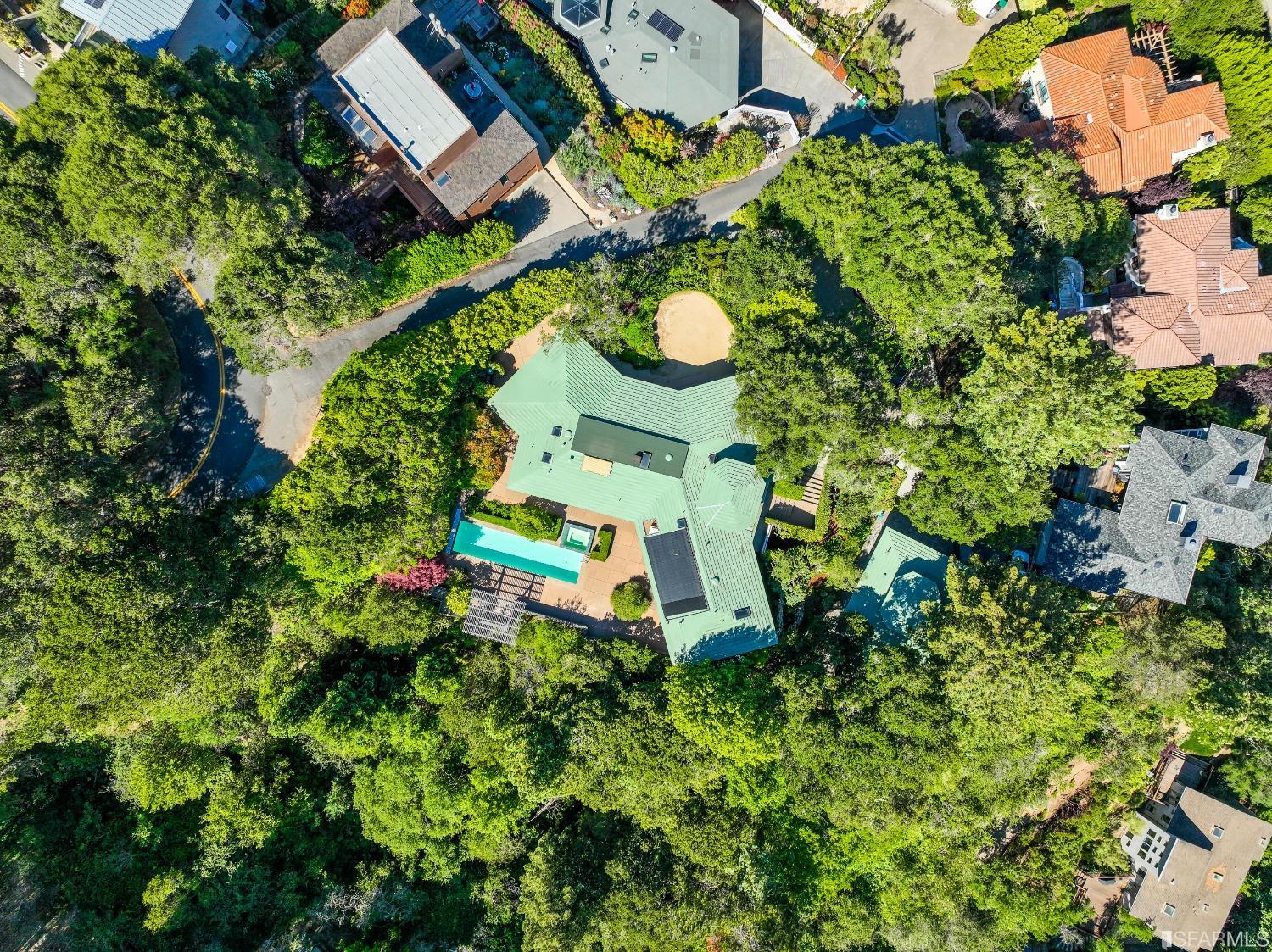 1350 Grand View Drive