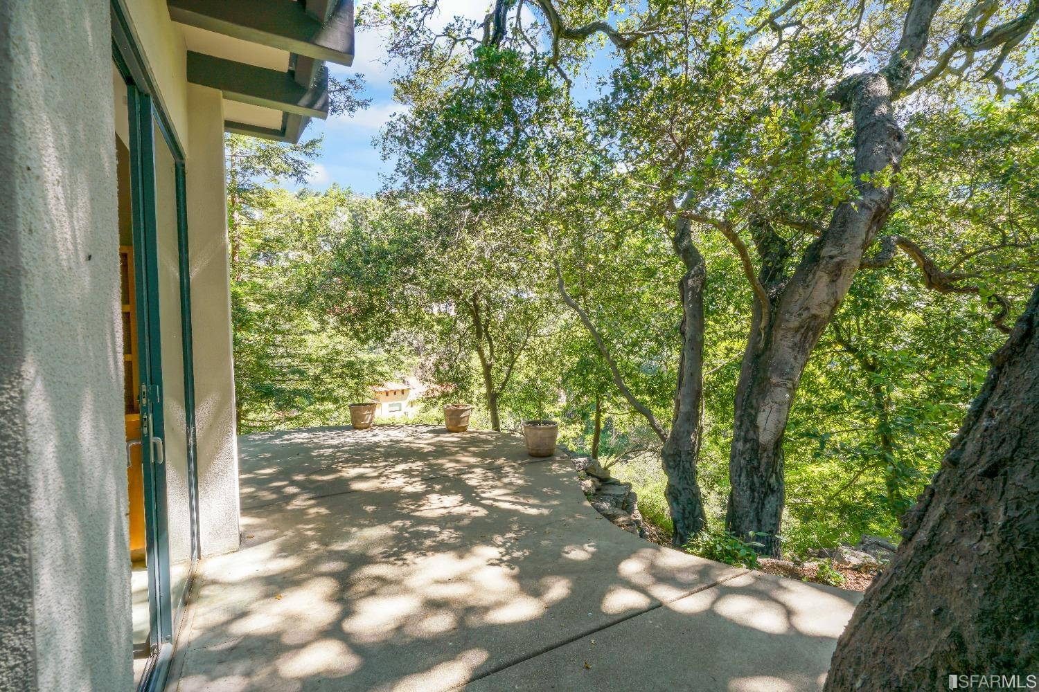 1350 Grand View Drive